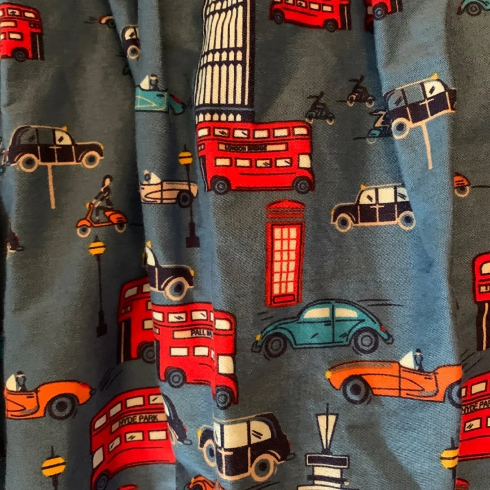 I‎ love London vintage skirt. Super cute